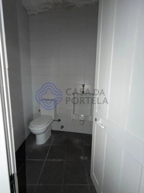 Loja para Arrendamento em Mafamude e Vilar do Paraíso