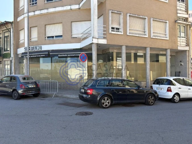 Loja para Arrendamento em Mafamude e Vilar do Paraíso Foto 2