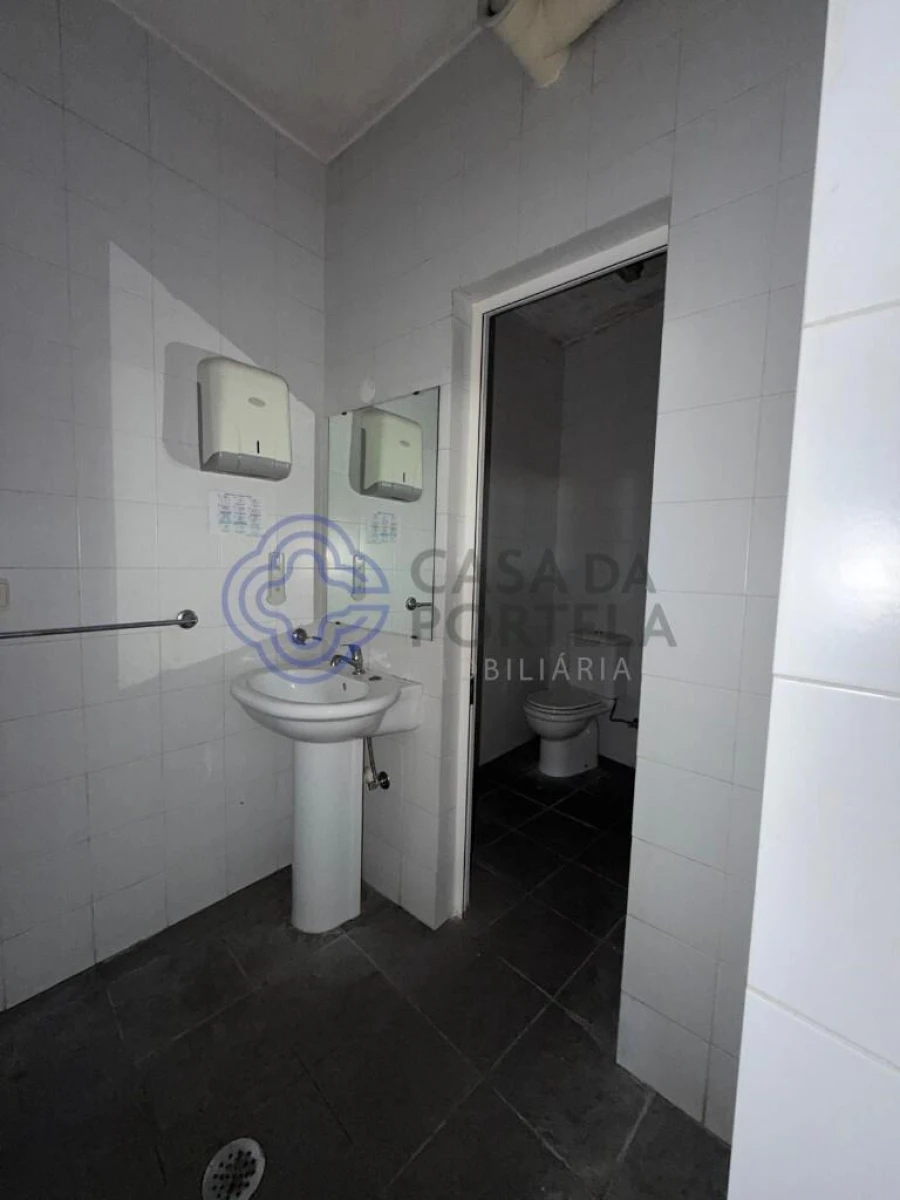 Loja para Arrendamento em Mafamude e Vilar do Paraíso Foto 8