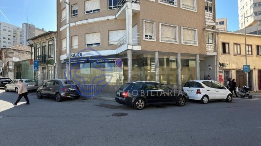 Loja para Arrendamento em Mafamude e Vilar do Paraíso