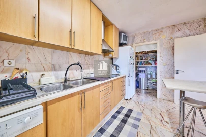 Moradia T3 para Venda em Charneca de Caparica e Sobreda