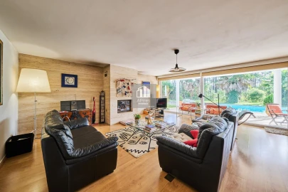 Moradia T3 para Venda em Charneca de Caparica e Sobreda