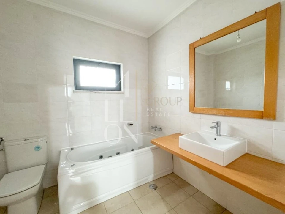 Moradia T5 para Venda em Almada, Cova da Piedade, Pragal e Cacilhas Foto 50