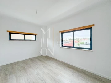 Moradia T5 para Venda em Almada, Cova da Piedade, Pragal e Cacilhas