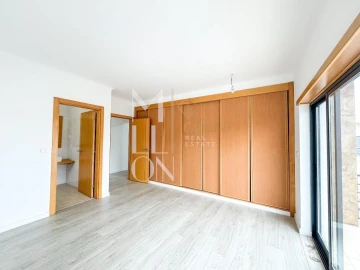 Moradia T5 para Venda em Almada, Cova da Piedade, Pragal e Cacilhas