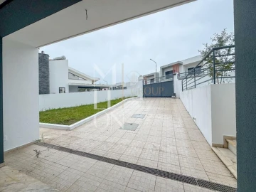 Moradia T5 para Venda em Almada, Cova da Piedade, Pragal e Cacilhas