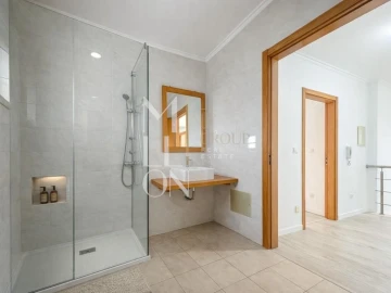 Moradia T5 para Venda em Almada, Cova da Piedade, Pragal e Cacilhas