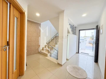 Moradia T5 para Venda em Almada, Cova da Piedade, Pragal e Cacilhas