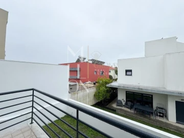 Moradia T5 para Venda em Almada, Cova da Piedade, Pragal e Cacilhas