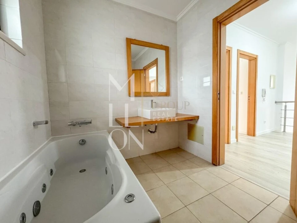 Moradia T5 para Venda em Almada, Cova da Piedade, Pragal e Cacilhas Foto 57