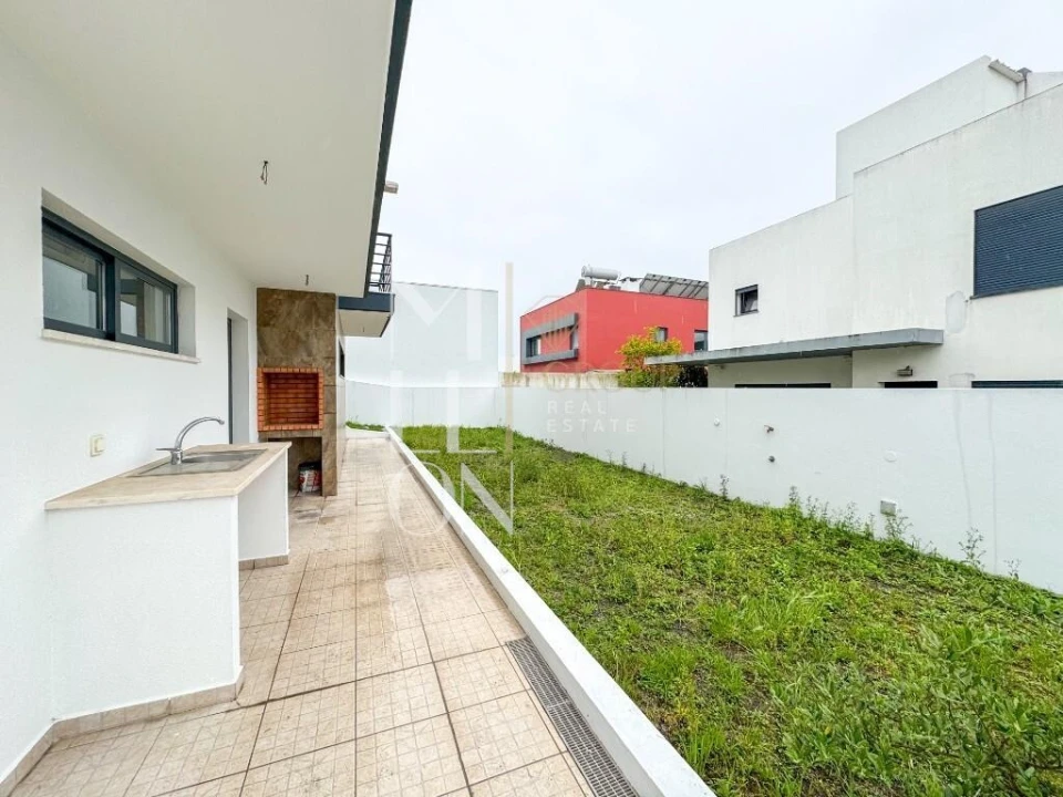 Moradia T5 para Venda em Almada, Cova da Piedade, Pragal e Cacilhas Foto 24