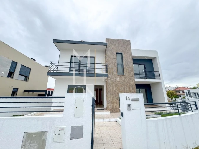 Moradia T5 para Venda em Almada, Cova da Piedade, Pragal e Cacilhas Foto 34