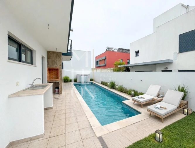 Moradia T5 para Venda em Almada, Cova da Piedade, Pragal e Cacilhas Foto 36