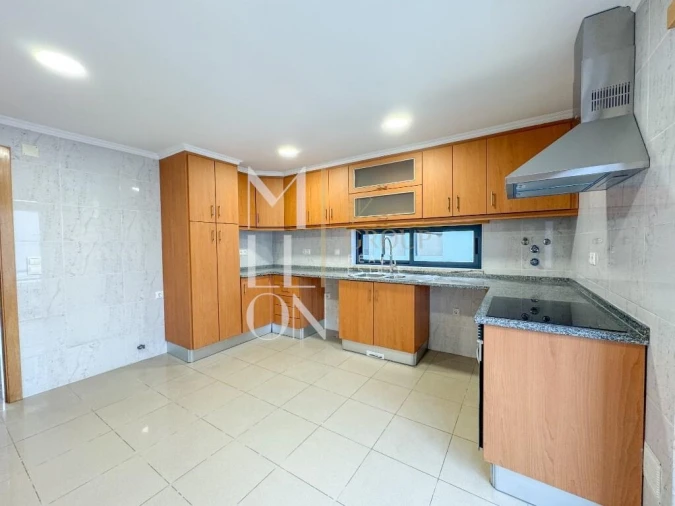 Moradia T5 para Venda em Almada, Cova da Piedade, Pragal e Cacilhas Foto 4