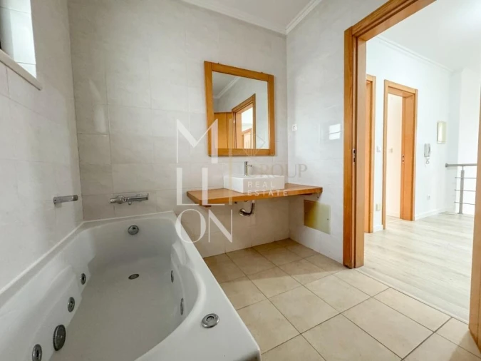 Moradia T5 para Venda em Almada, Cova da Piedade, Pragal e Cacilhas Foto 56