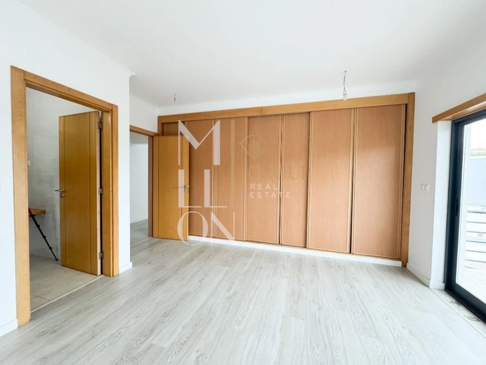 Moradia T5 para Venda em Almada, Cova da Piedade, Pragal e Cacilhas Foto 51
