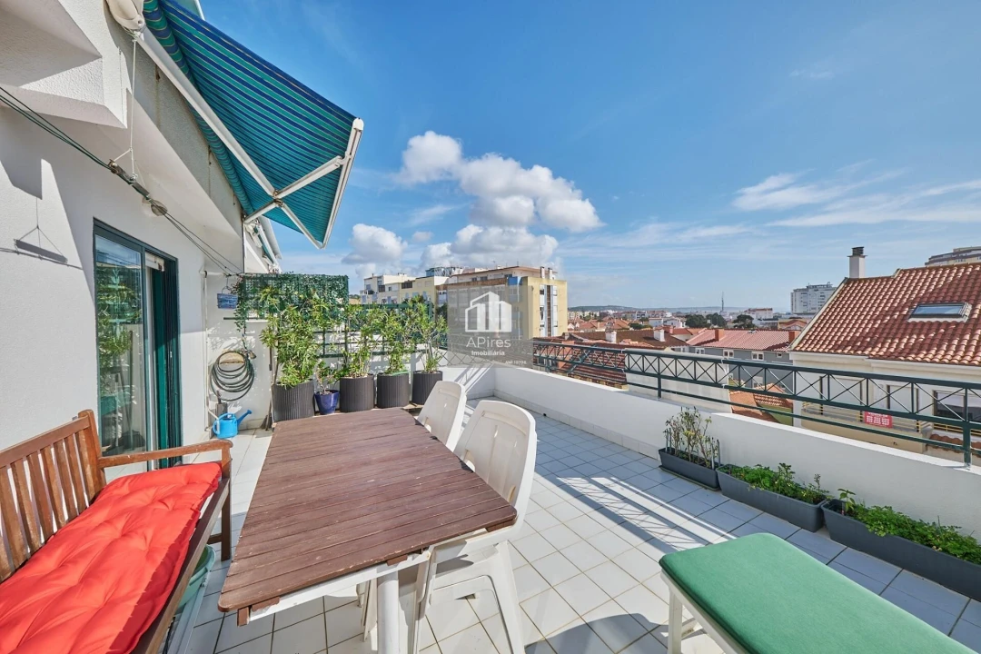 Apartamento T4 para Venda em Costa da Caparica Foto 4