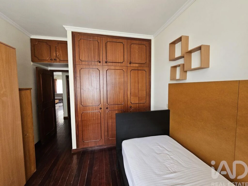 Apartamento T2 para Arrendamento em São Martinho Foto 8