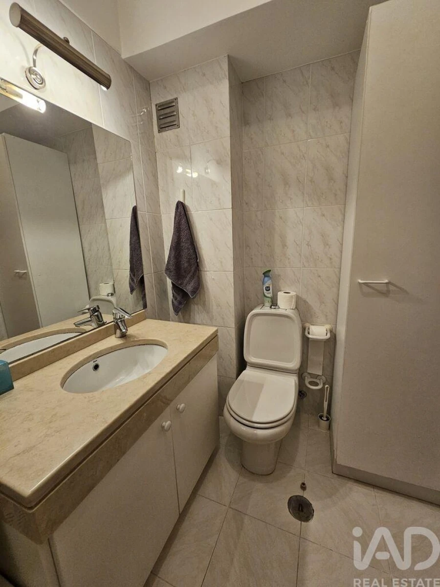 Apartamento T2 para Arrendamento em São Martinho Foto 6