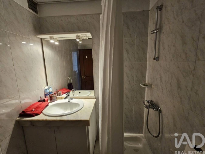 Apartamento T2 para Arrendamento em São Martinho Foto 9