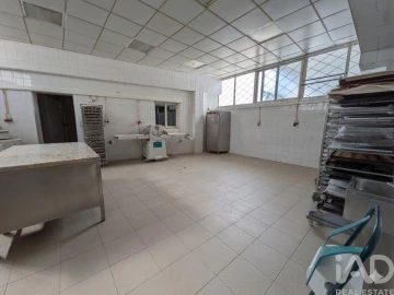 Loja para Venda em Faro (Sé e São Pedro)