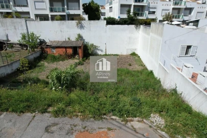 Terreno para Venda em Charneca de Caparica e Sobreda