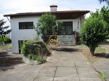 Moradia T3 para Venda em Santo Tirso, Couto (Santa Cristina e São Miguel) e Burgães