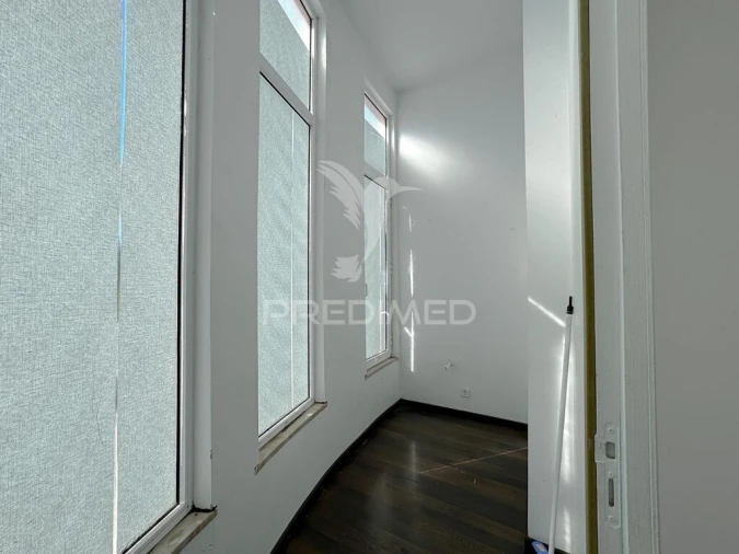 Loja para Arrendamento em Laranjeiro e Feijó Foto 5