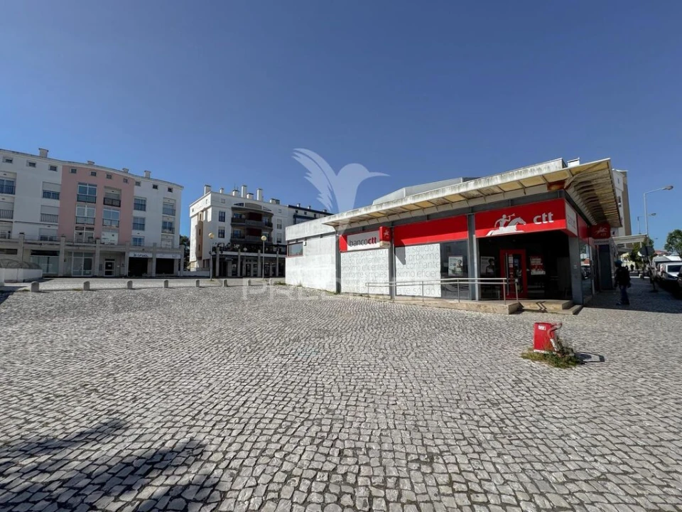 Loja para Arrendamento em Laranjeiro e Feijó Foto 9