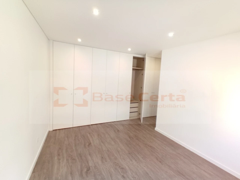 Apartamento T4 para Venda em Corroios Foto 8
