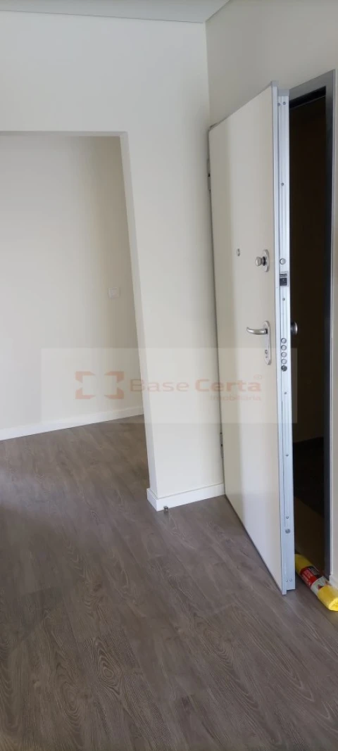 Apartamento T4 para Venda em Corroios