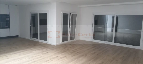 Moradia T4 para Venda em Corroios