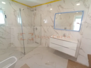 Moradia T4 para Venda em Corroios