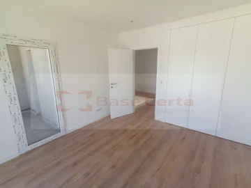 Moradia T4 para Venda em Corroios