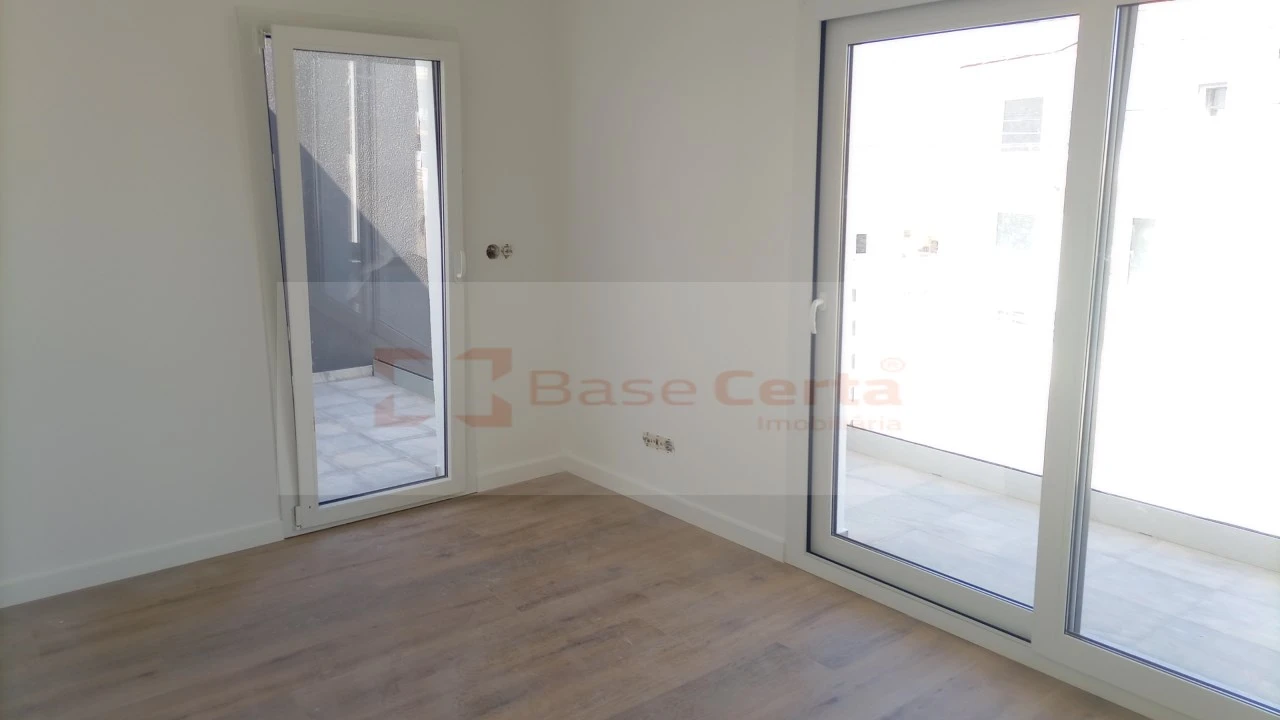 Moradia T4 para Venda em Corroios Foto 25