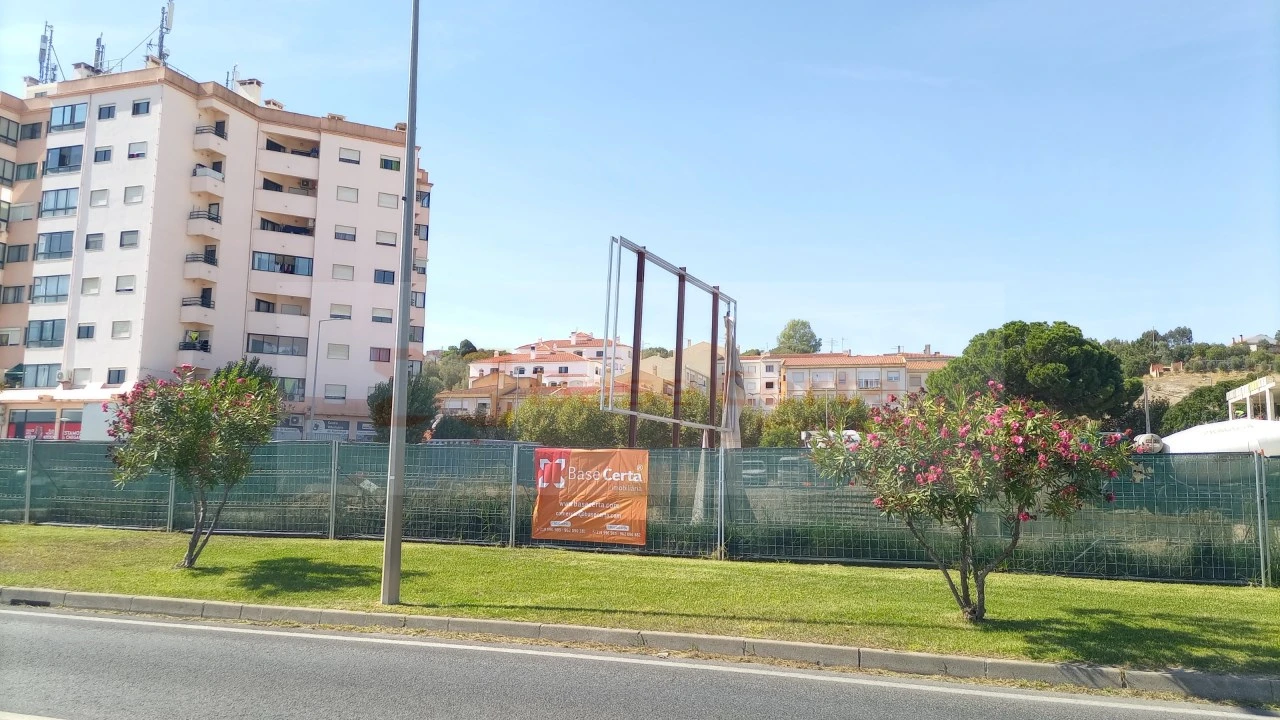 Moradia T3 para Venda em Azambuja Foto 2