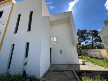 Moradia T2 para Venda em Charneca de Caparica e Sobreda