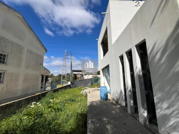 Moradia T2 para Venda em Charneca de Caparica e Sobreda