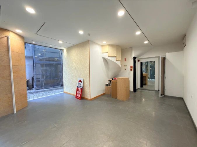 Loja para Arrendamento em São Martinho do Bispo e Ribeira de Frades Foto 2