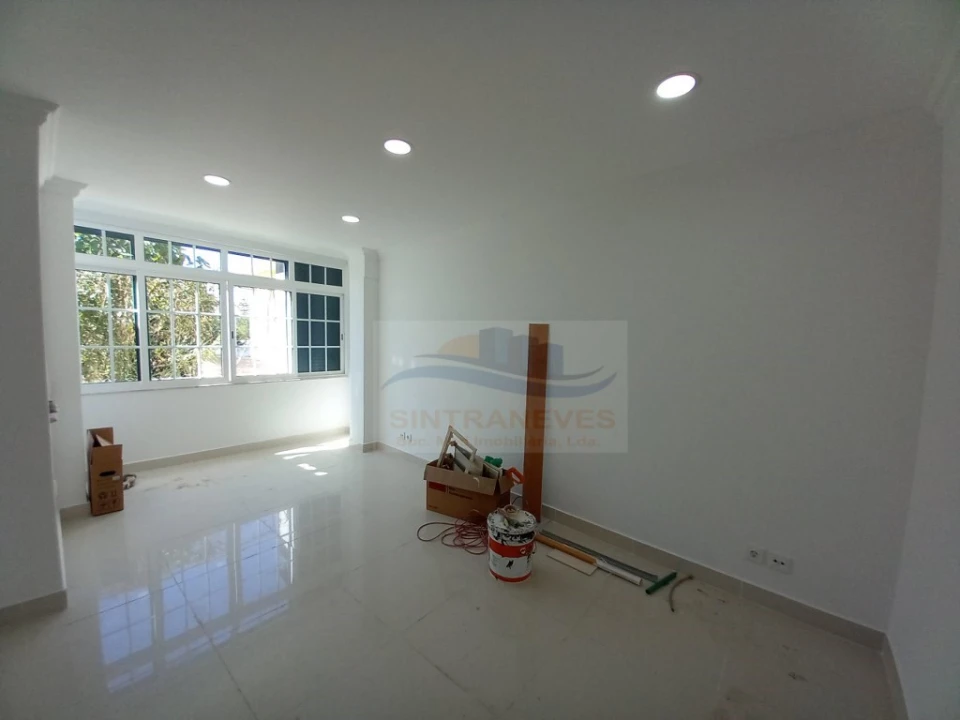 Moradia T4 para Venda em São Domingos de Rana Foto 4