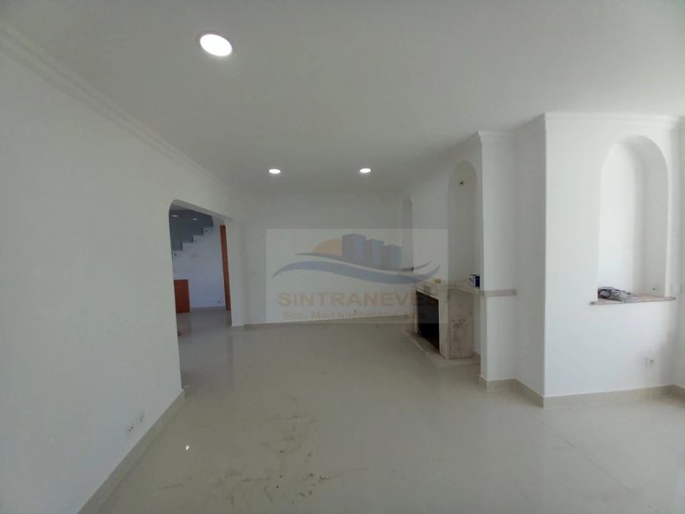 Moradia T4 para Venda em São Domingos de Rana Foto 5