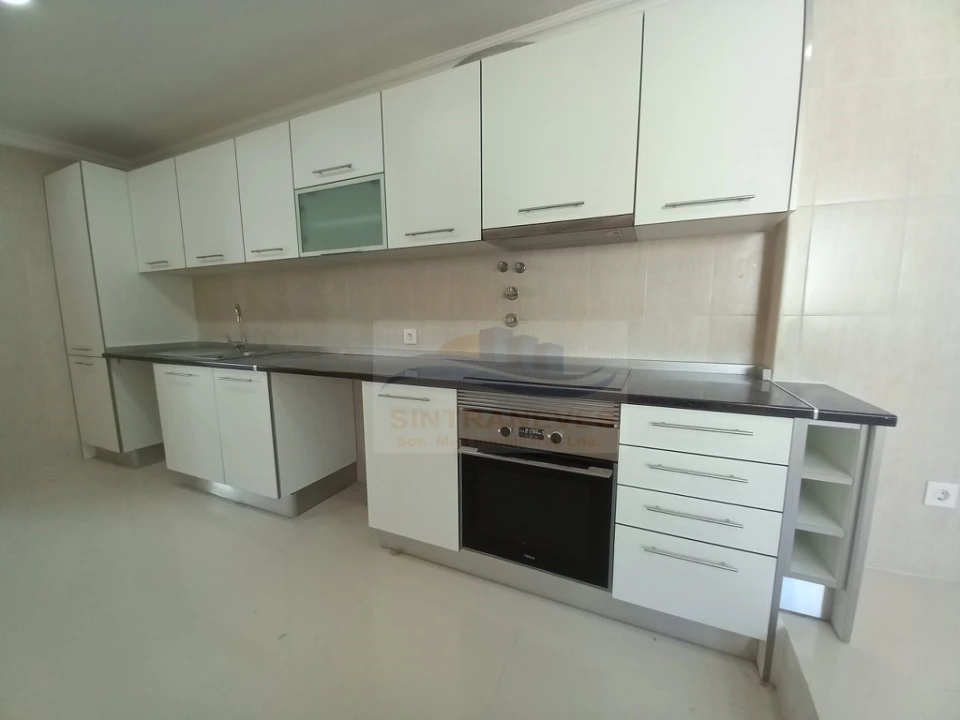 Moradia T4 para Venda em São Domingos de Rana Foto 14