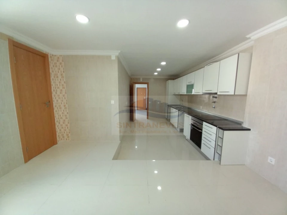 Moradia T4 para Venda em São Domingos de Rana Foto 15