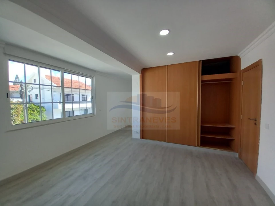 Moradia T4 para Venda em São Domingos de Rana Foto 19