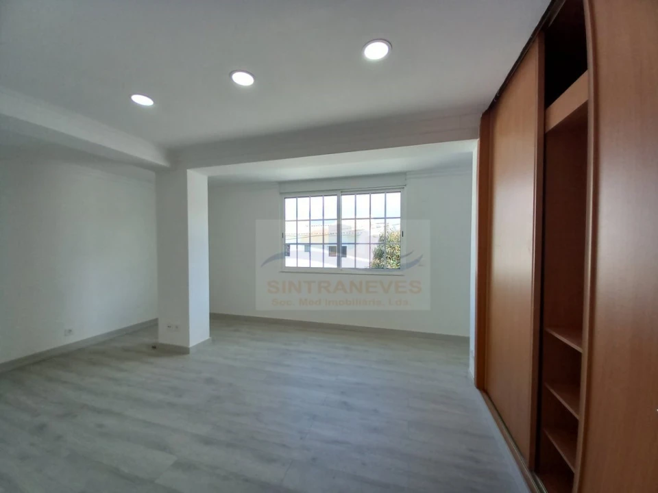 Moradia T4 para Venda em São Domingos de Rana Foto 20