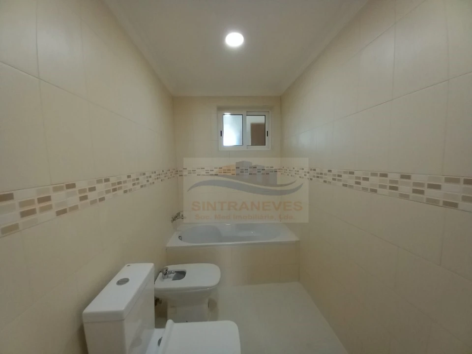 Moradia T4 para Venda em São Domingos de Rana Foto 25