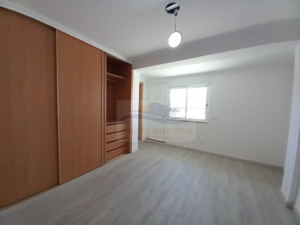 Moradia T4 para Venda em São Domingos de Rana Foto 29