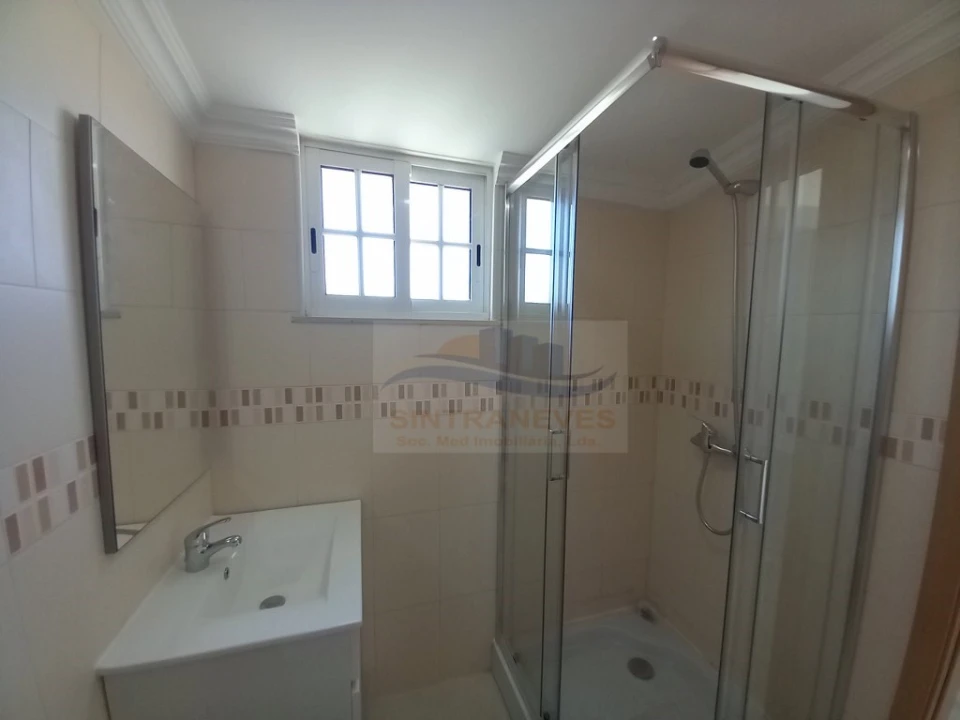 Moradia T4 para Venda em São Domingos de Rana Foto 33