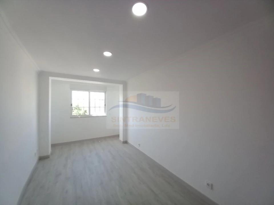 Moradia T4 para Venda em São Domingos de Rana Foto 38