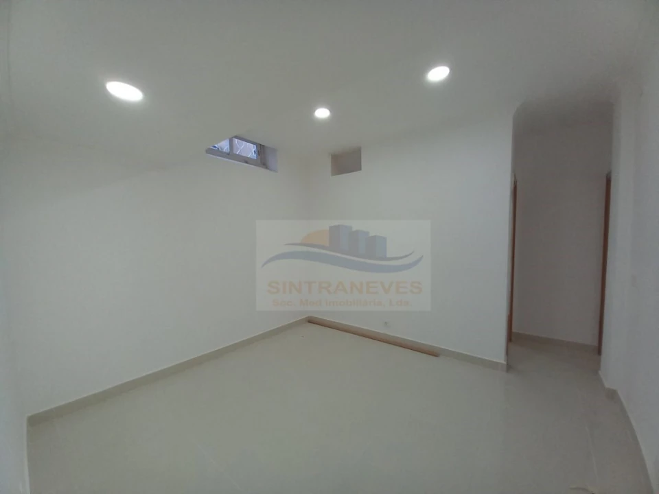 Moradia T4 para Venda em São Domingos de Rana Foto 50